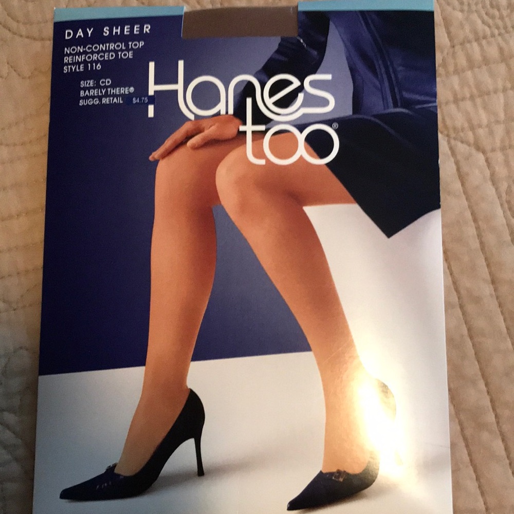 Hanes sheer panty hose, reinforced toe. “Barely there” beige. Size CD